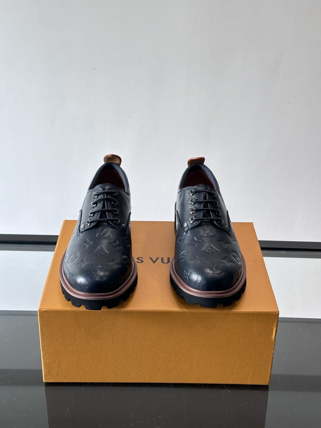 LV 루이비통 모먼츠(Moments) 스티치 포인트 레더 로퍼 구두 신발