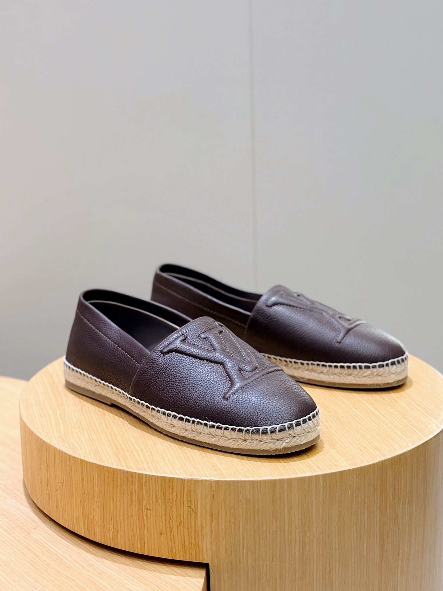 루이비통(LV) 이탈리안 프리미엄 주트(Jute) 에스파듀 로퍼 신발