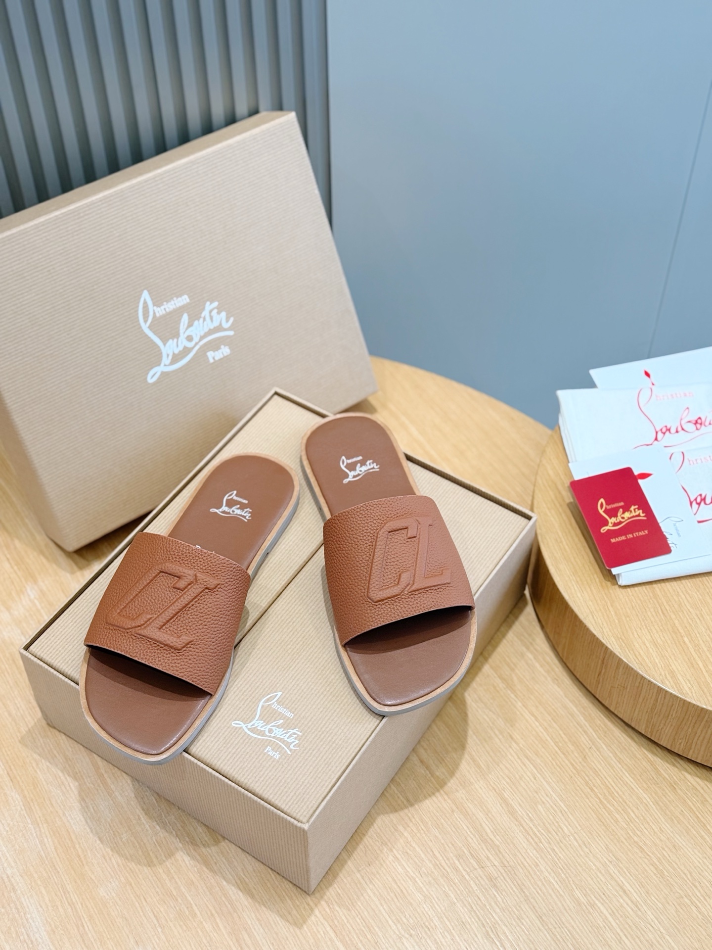 Christian Louboutin(CL) 크리스찬 루부탱 시그니처 레드 솔 레더 샌들 슬리퍼 신발