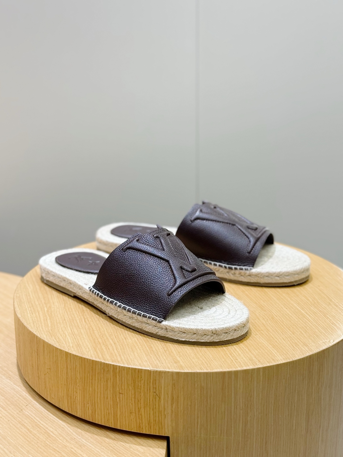 LV 루이비통 로고 주트(Jute) 슬라이드 슬리퍼 샌들 신발