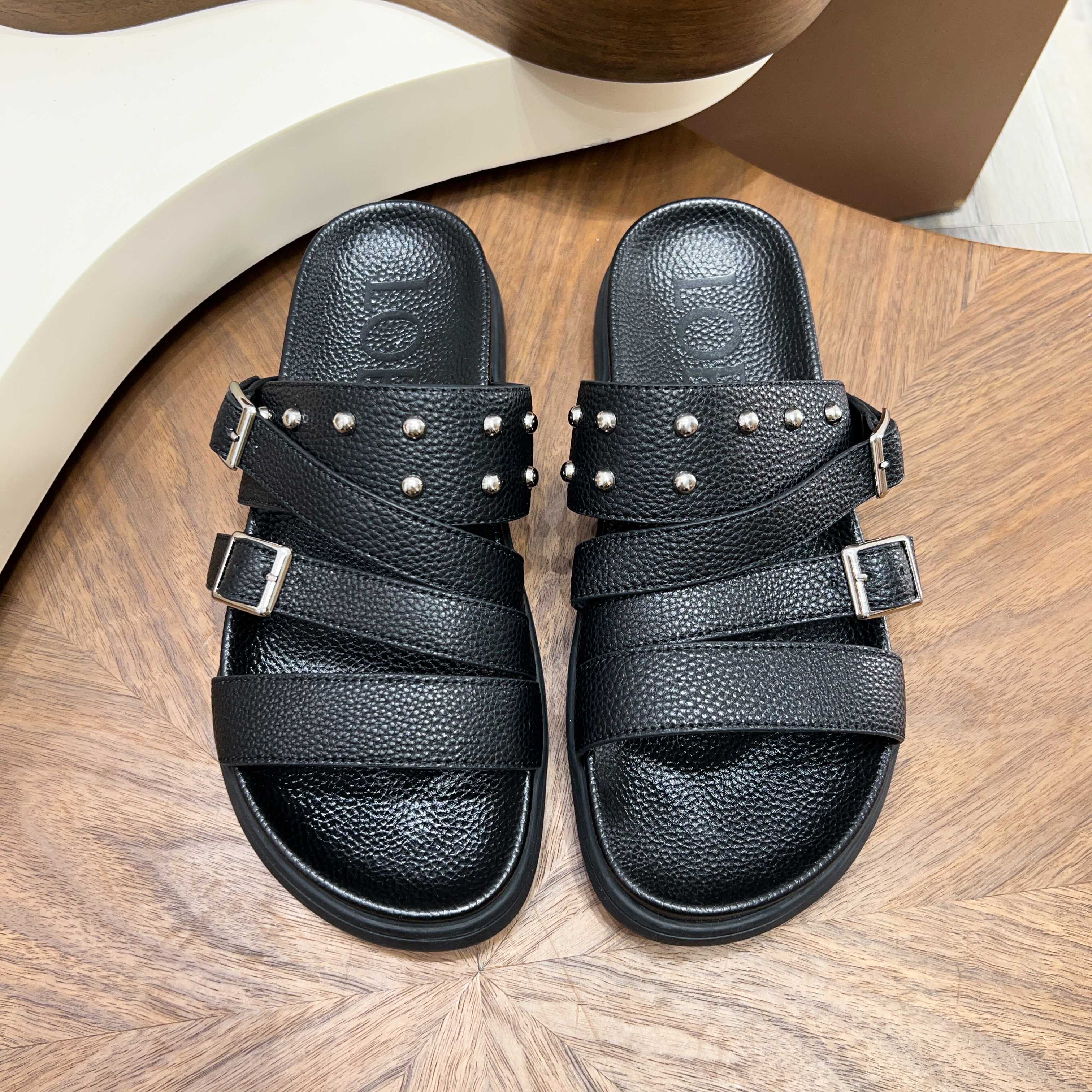 로에베(Loewe) 메탈 징 포인트 더블 스트랩 샌들 슬리퍼 신발