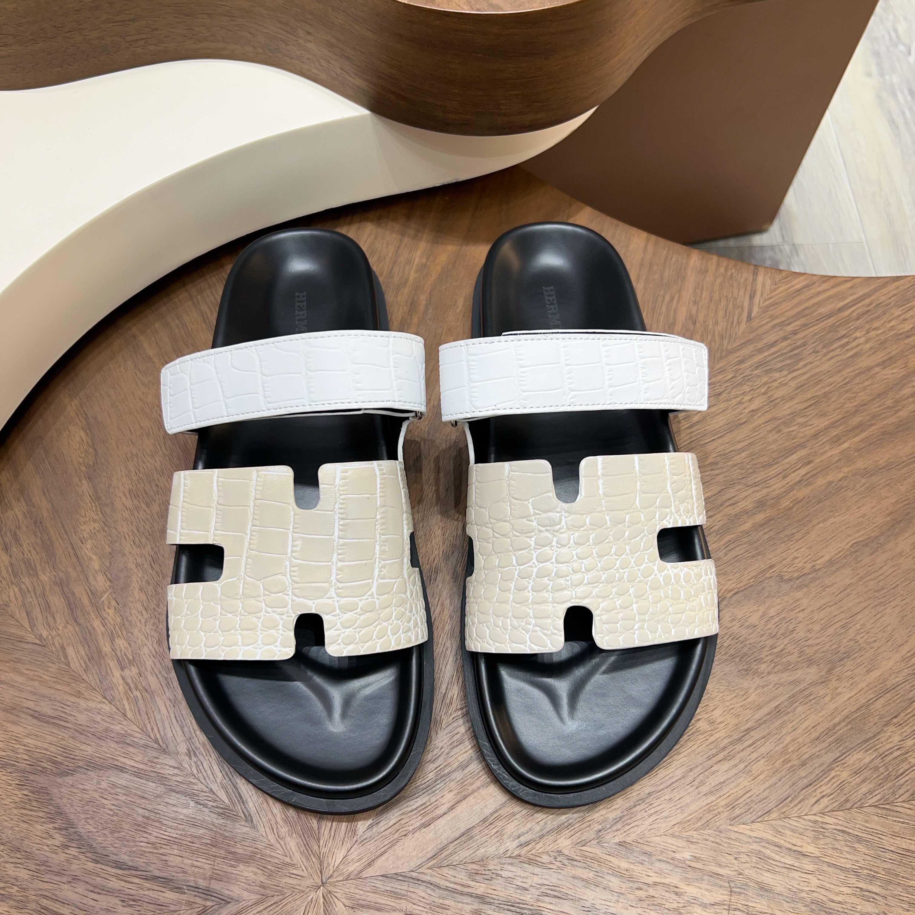 에르메스(Hermes) 슬라이드 슬리퍼 샌들 신발