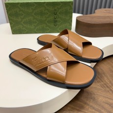 구찌(Gucci) 시그니처 카프스킨 엠보싱 슬라이드 슬리퍼 신발