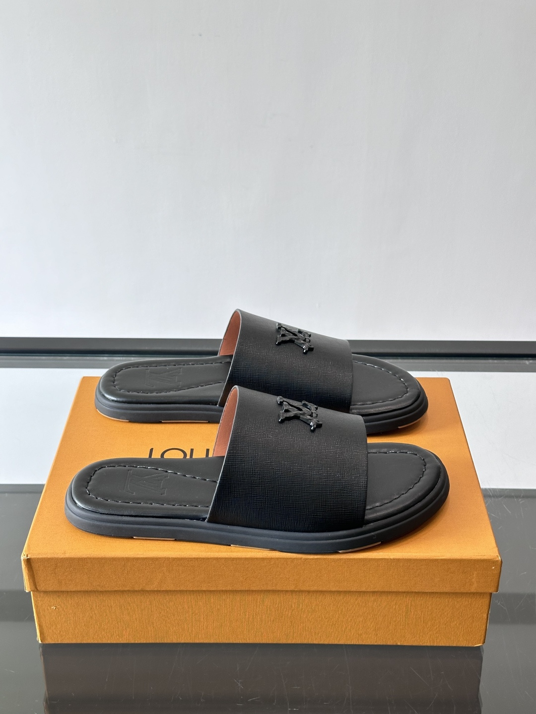 LV 루이비통 컬렉션 미니멀 플랫 슬라이드 슬리퍼 샌들 신발