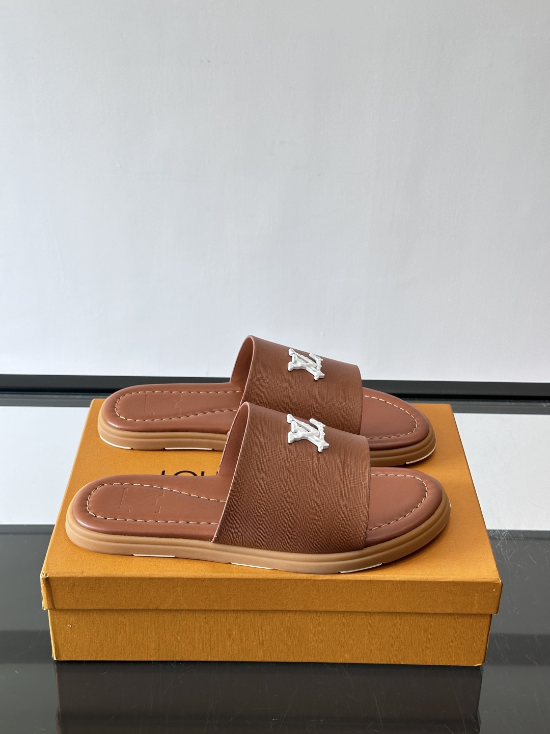 LV 루이비통 컬렉션 미니멀 플랫 슬라이드 슬리퍼 샌들 신발