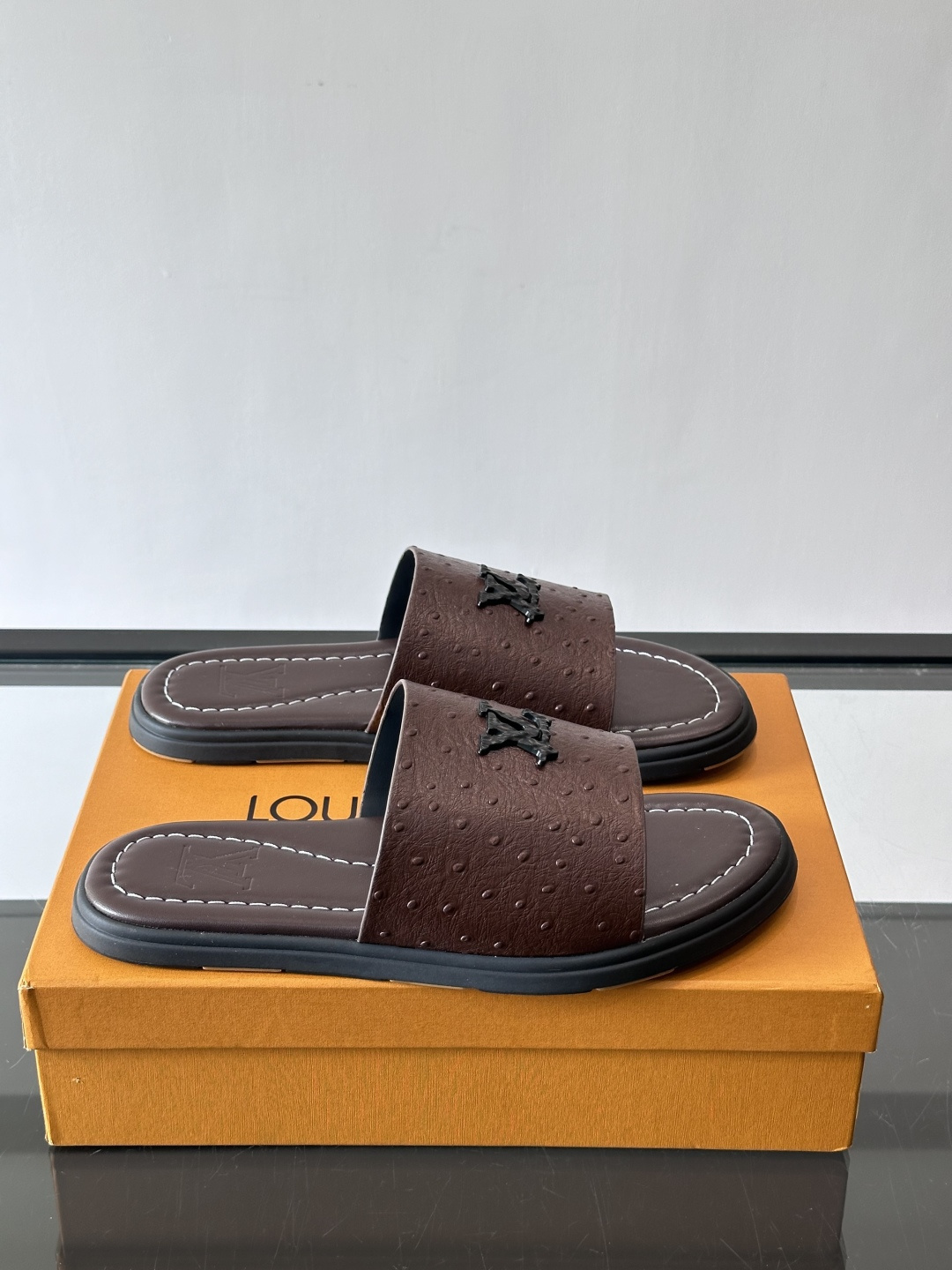 LV 루이비통 컬렉션 미니멀 플랫 슬라이드 슬리퍼 샌들 신발