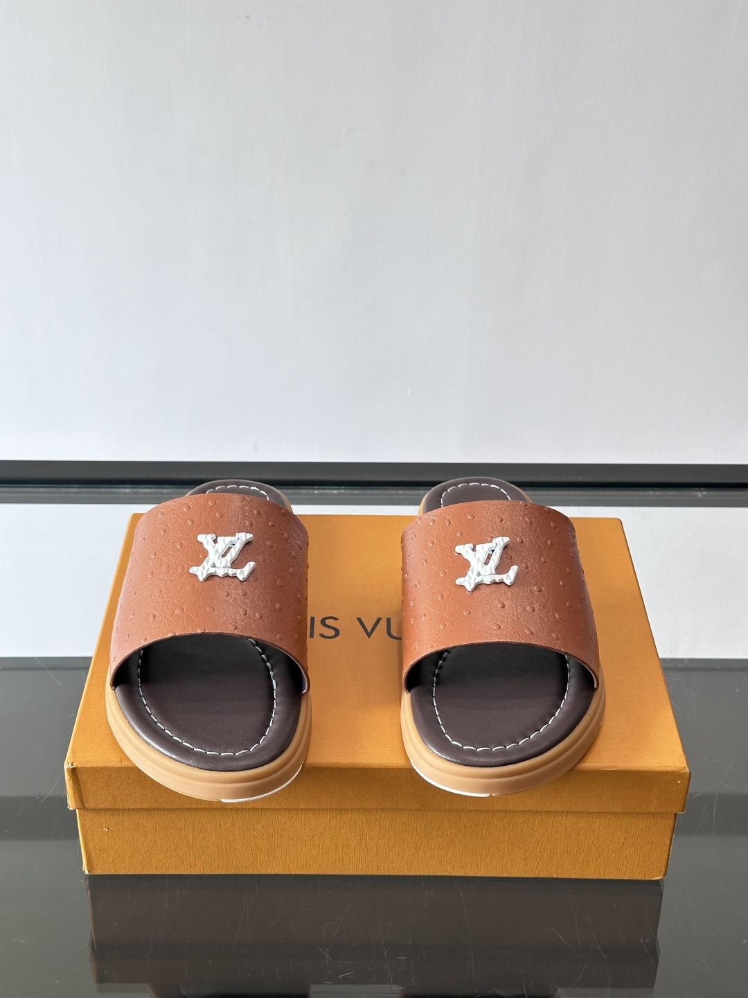 LV 루이비통 컬렉션 미니멀 플랫 슬라이드 슬리퍼 샌들 신발