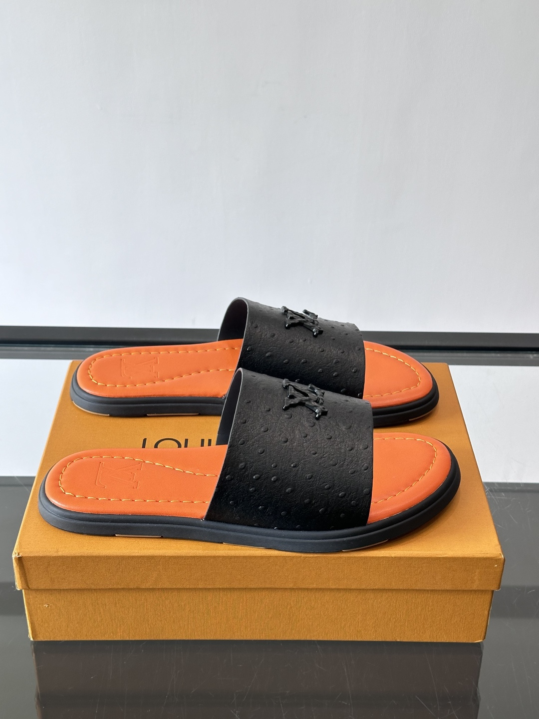 LV 루이비통 컬렉션 미니멀 플랫 슬라이드 슬리퍼 샌들 신발