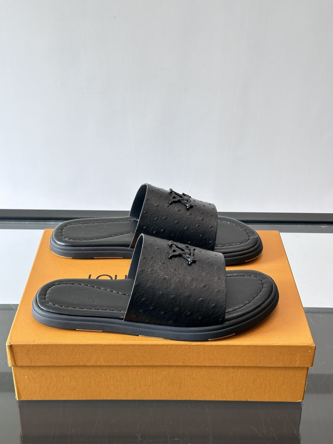 LV 루이비통 컬렉션 미니멀 플랫 슬라이드 슬리퍼 샌들 신발