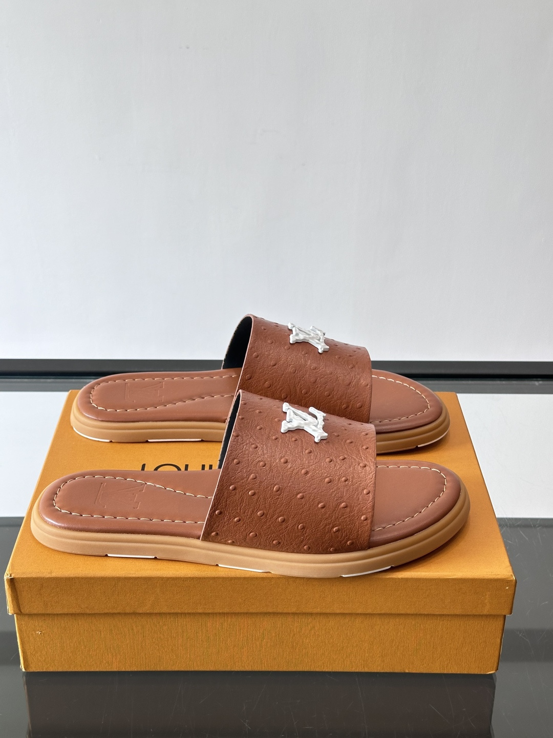 LV 루이비통 컬렉션 미니멀 플랫 슬라이드 슬리퍼 샌들 신발