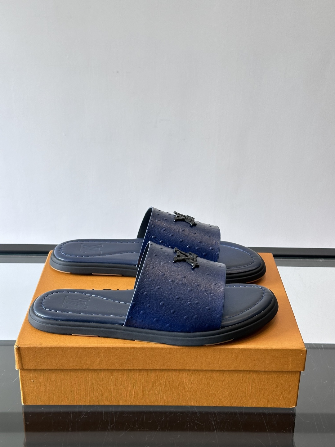 LV 루이비통 컬렉션 미니멀 플랫 슬라이드 슬리퍼 샌들 신발