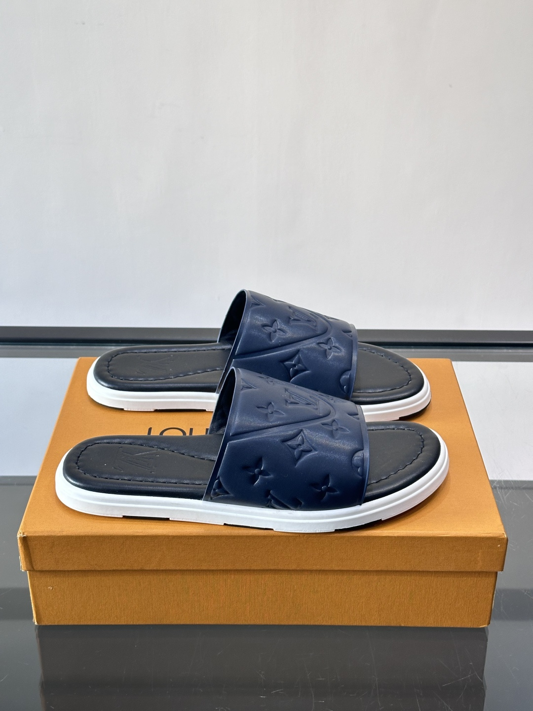 LV 루이비통 컬렉션 미니멀 플랫 슬라이드 슬리퍼 샌들 신발