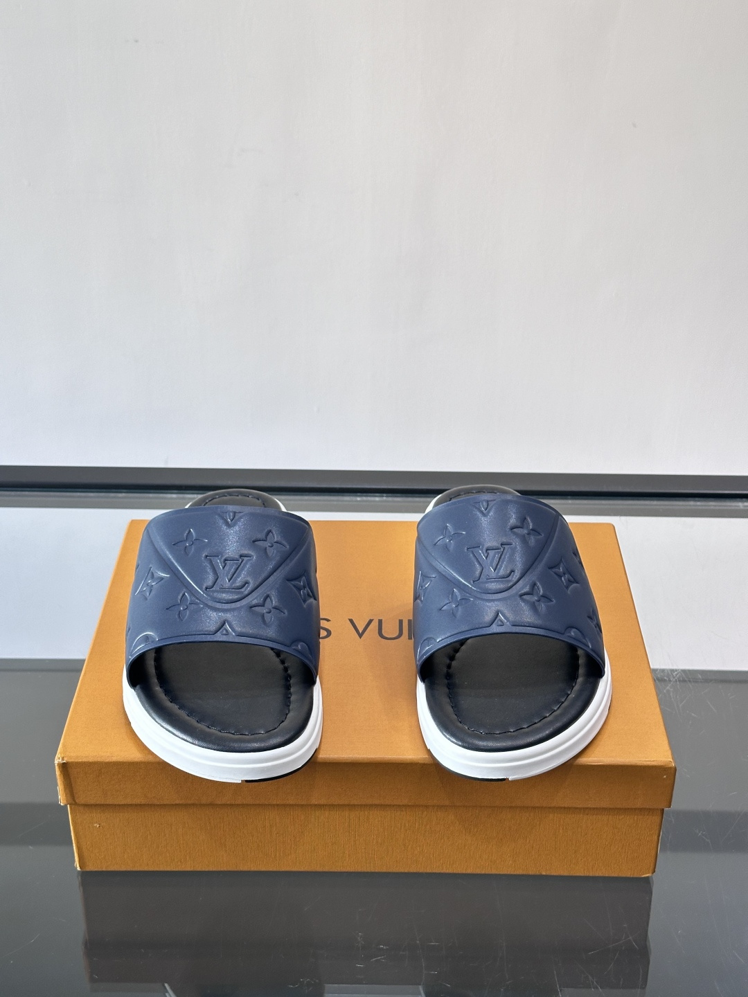 LV 루이비통 컬렉션 미니멀 플랫 슬라이드 슬리퍼 샌들 신발