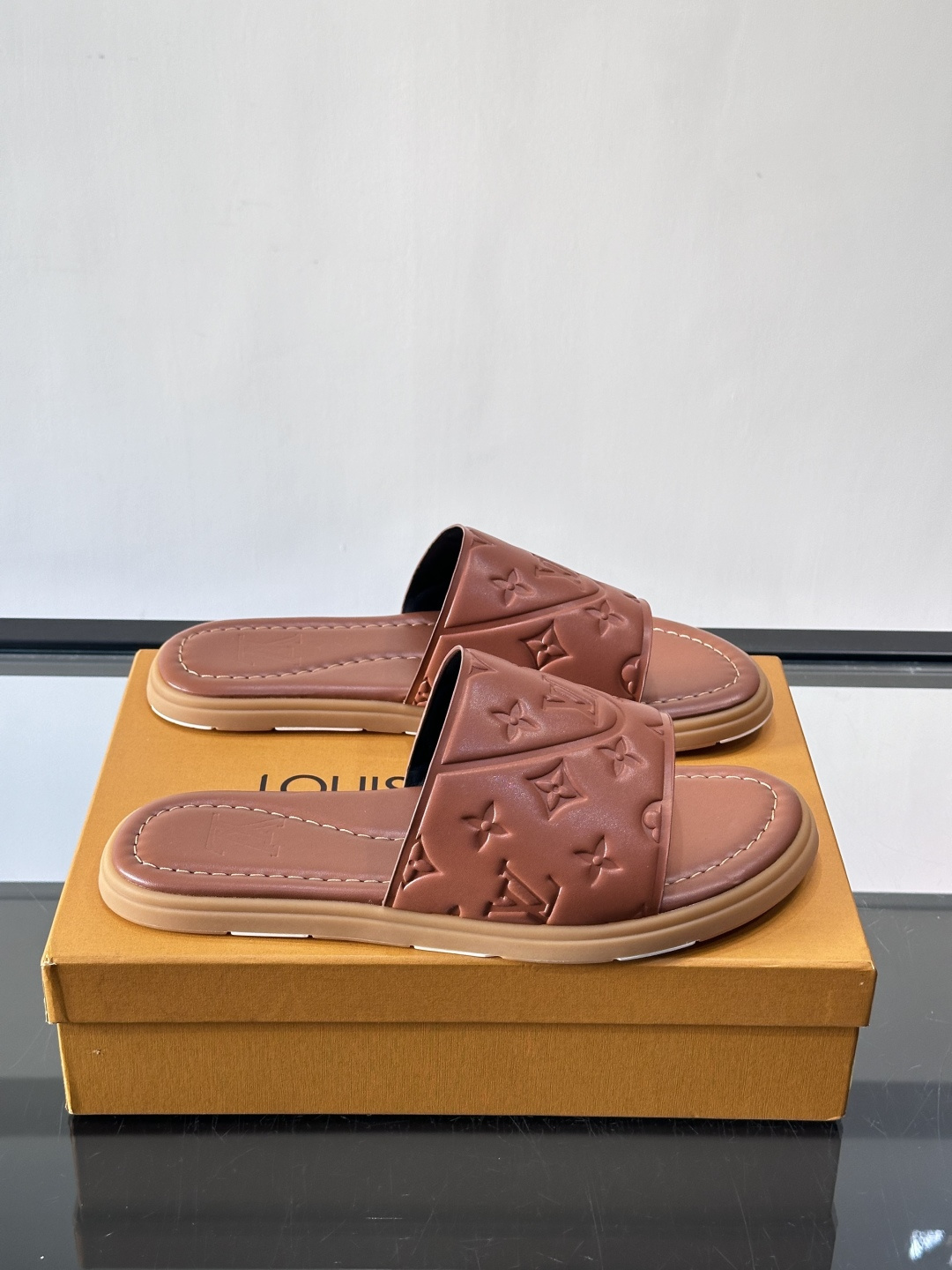 LV 루이비통 컬렉션 미니멀 플랫 슬라이드 슬리퍼 샌들 신발
