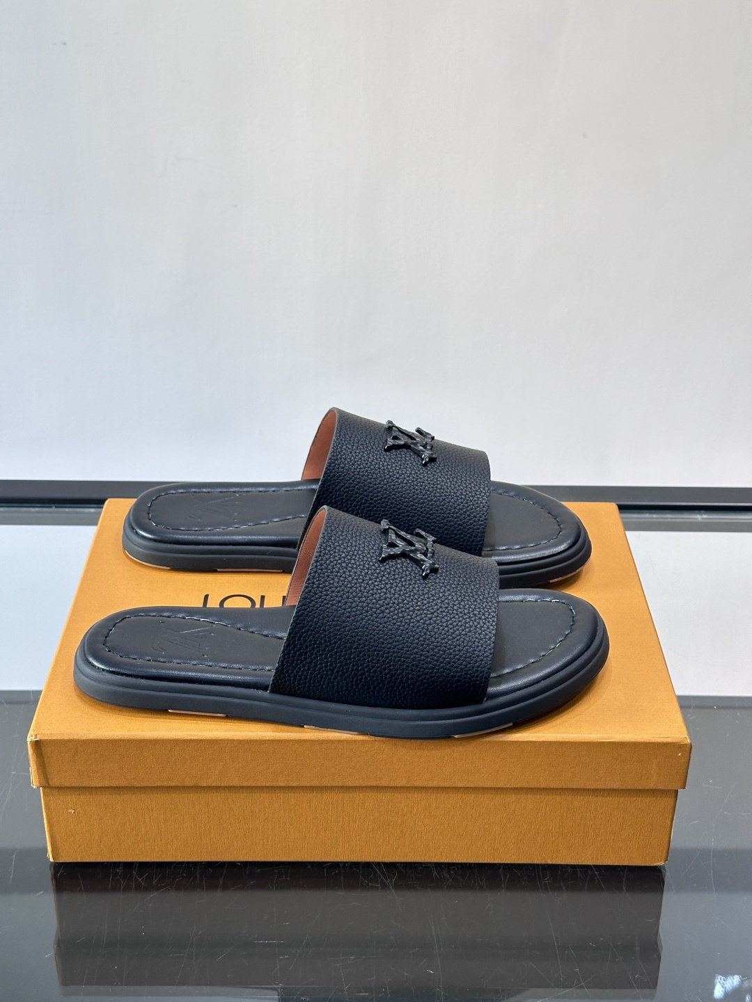 LV 루이비통 컬렉션 미니멀 플랫 슬라이드 슬리퍼 샌들 신발