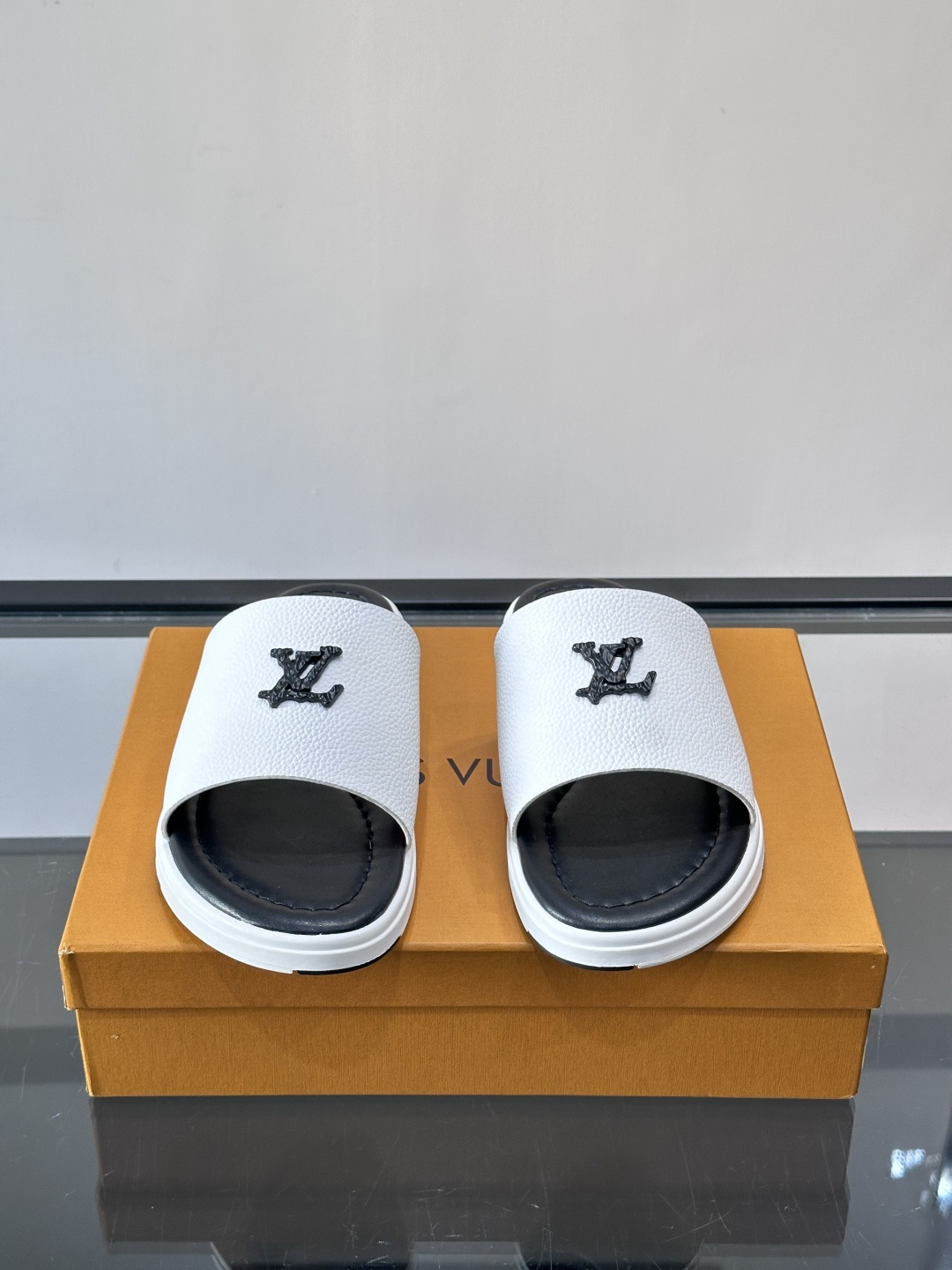 LV 루이비통 컬렉션 미니멀 플랫 슬라이드 슬리퍼 샌들 신발