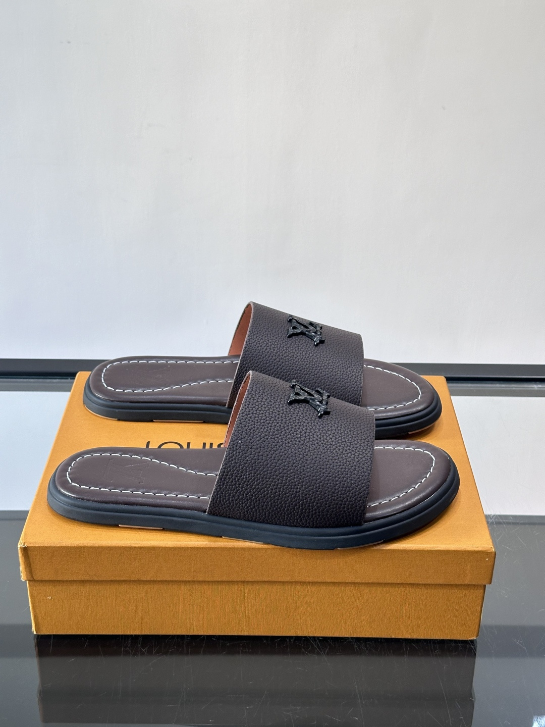 LV 루이비통 컬렉션 미니멀 플랫 슬라이드 슬리퍼 샌들 신발