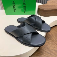BOTTEGA VENETA BV 보테가 베네타 엠보 카프스킨 와이드 슬라이드 슬리퍼 샌들 신발