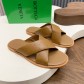 BOTTEGA VENETA BV 보테가 베네타 엠보 카프스킨 와이드 슬라이드 슬리퍼 샌들 신발