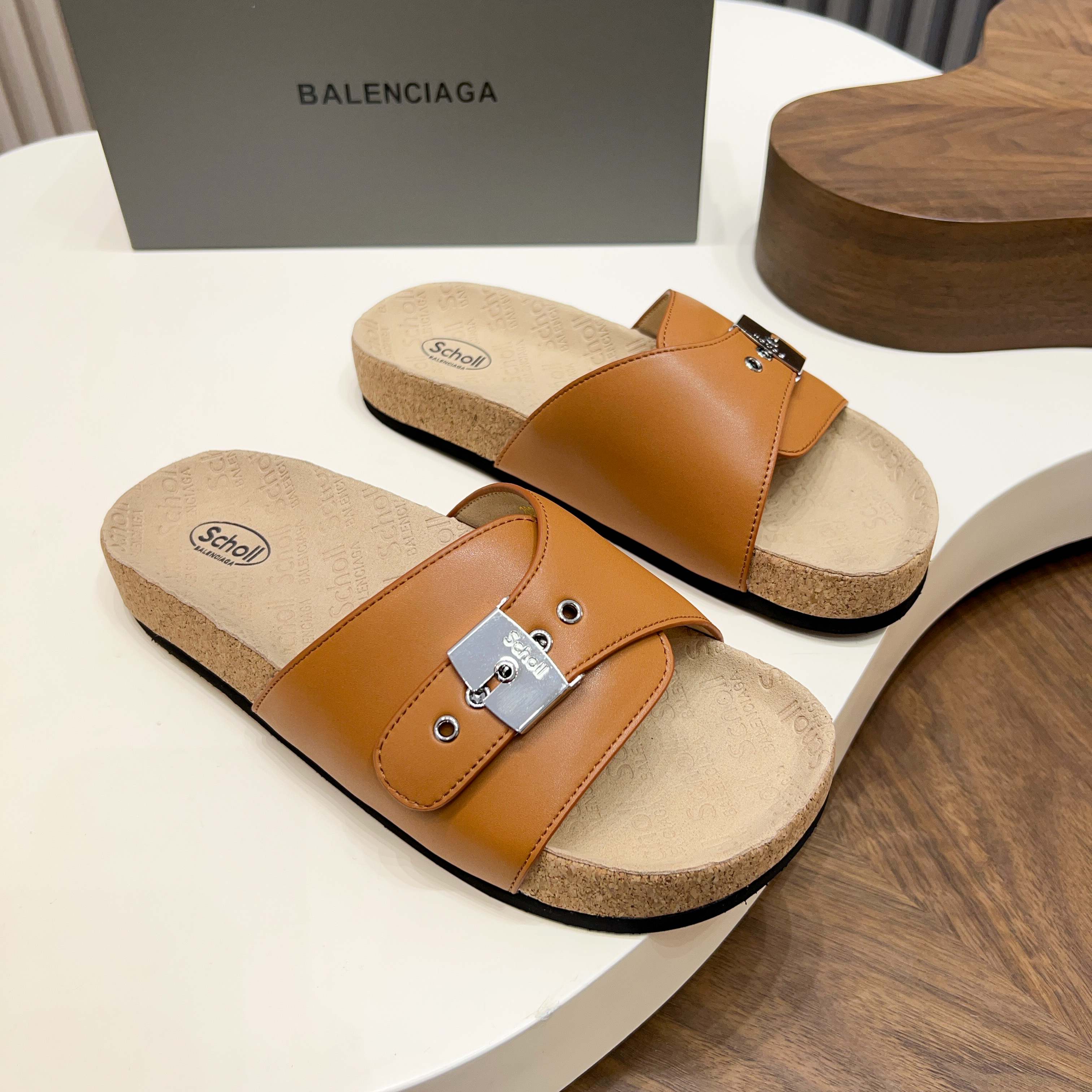 발렌시아가(Balenciaga) 버클 코르크 샌들 슬리퍼 신발