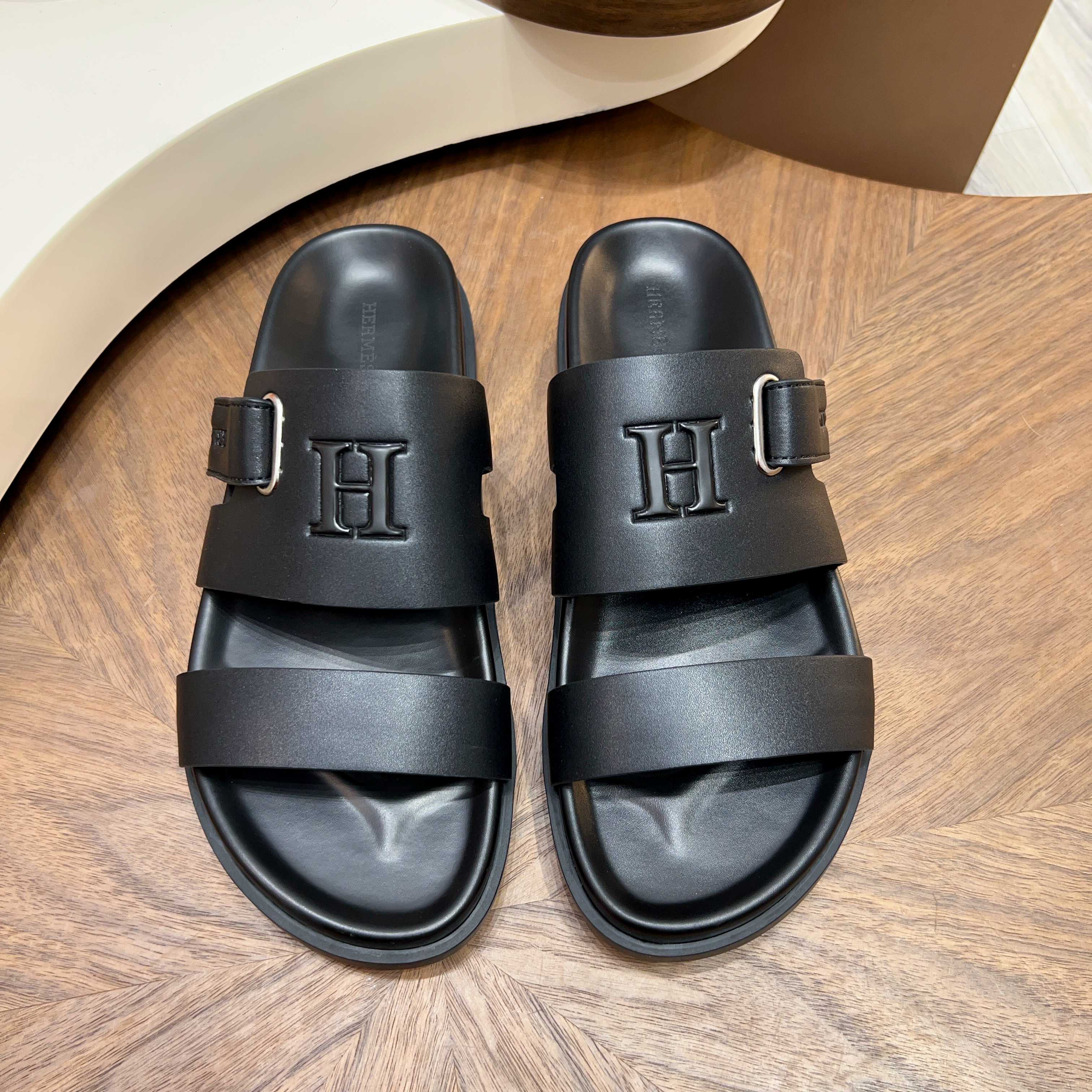 에르메스(Hermes) 메탈 장식 샌들 슬리퍼 신발