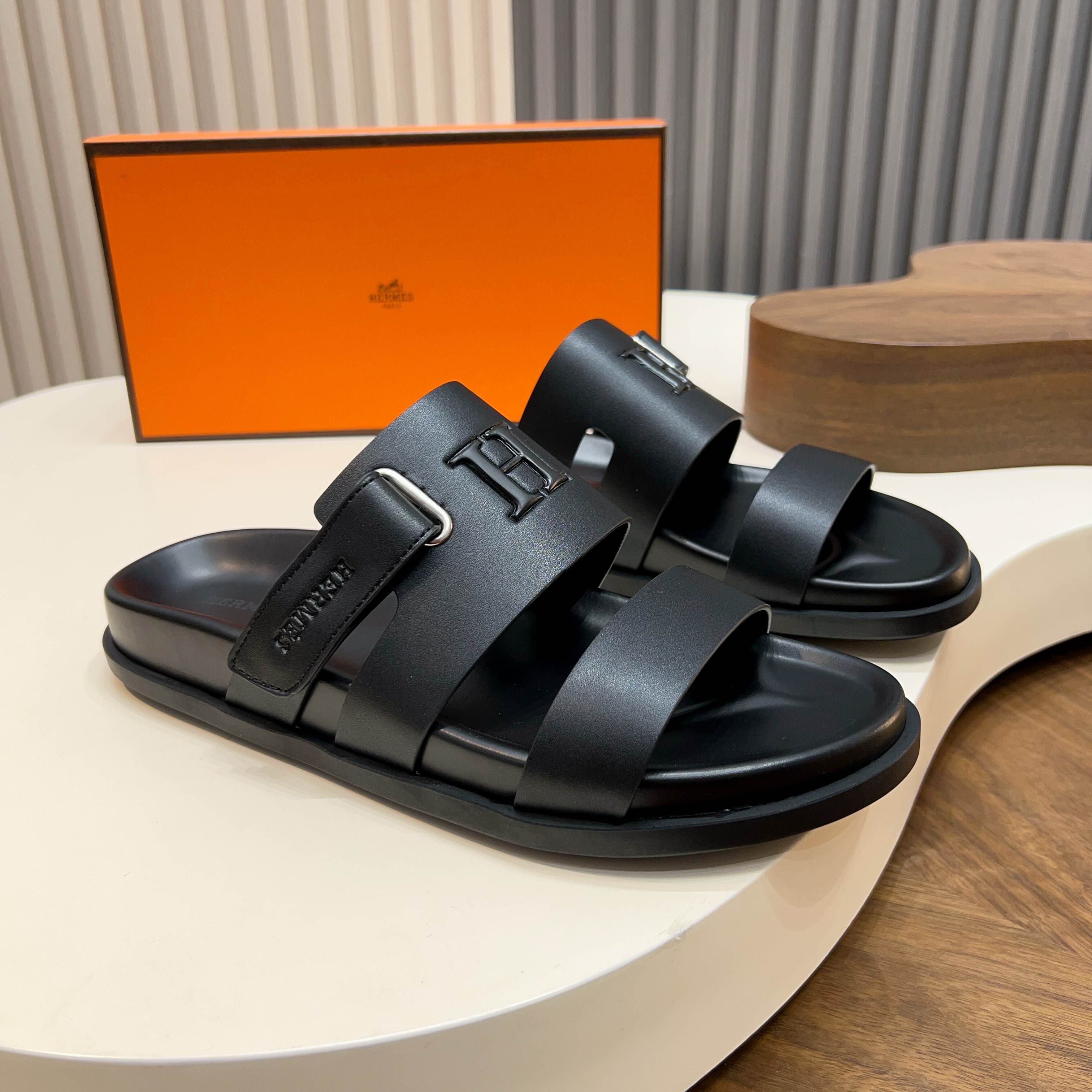에르메스(Hermes) 메탈 장식 샌들 슬리퍼 신발
