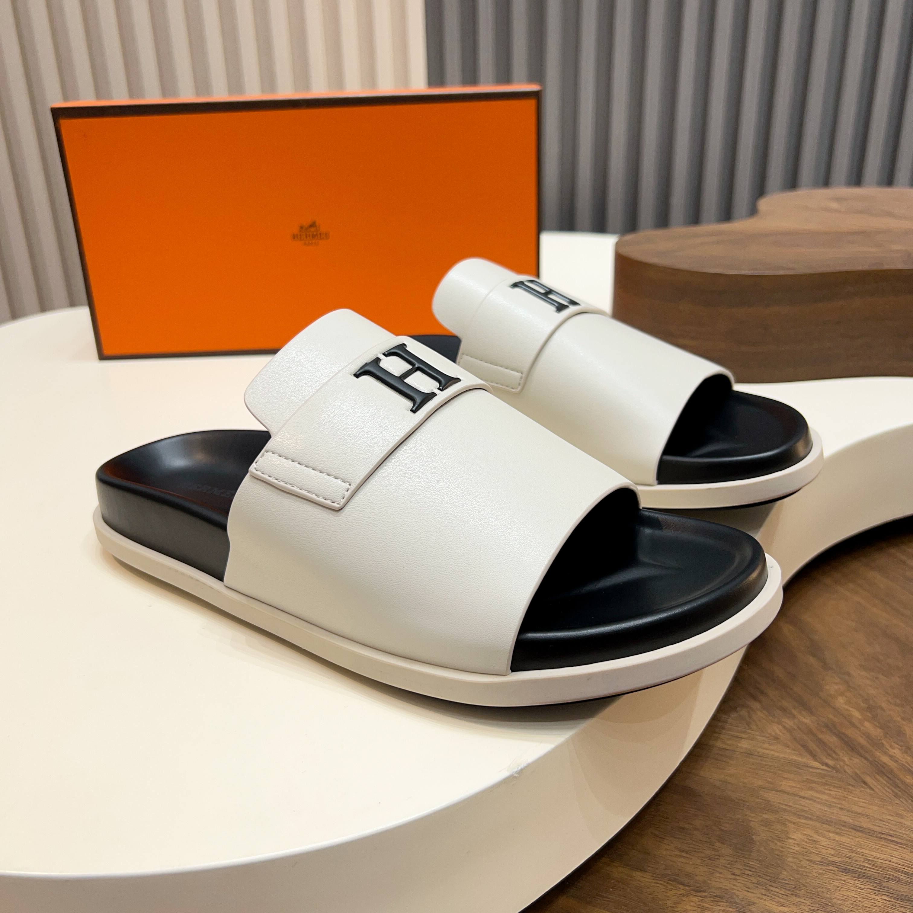에르메스(Hermes) 메탈 장식 샌들 슬리퍼 신발