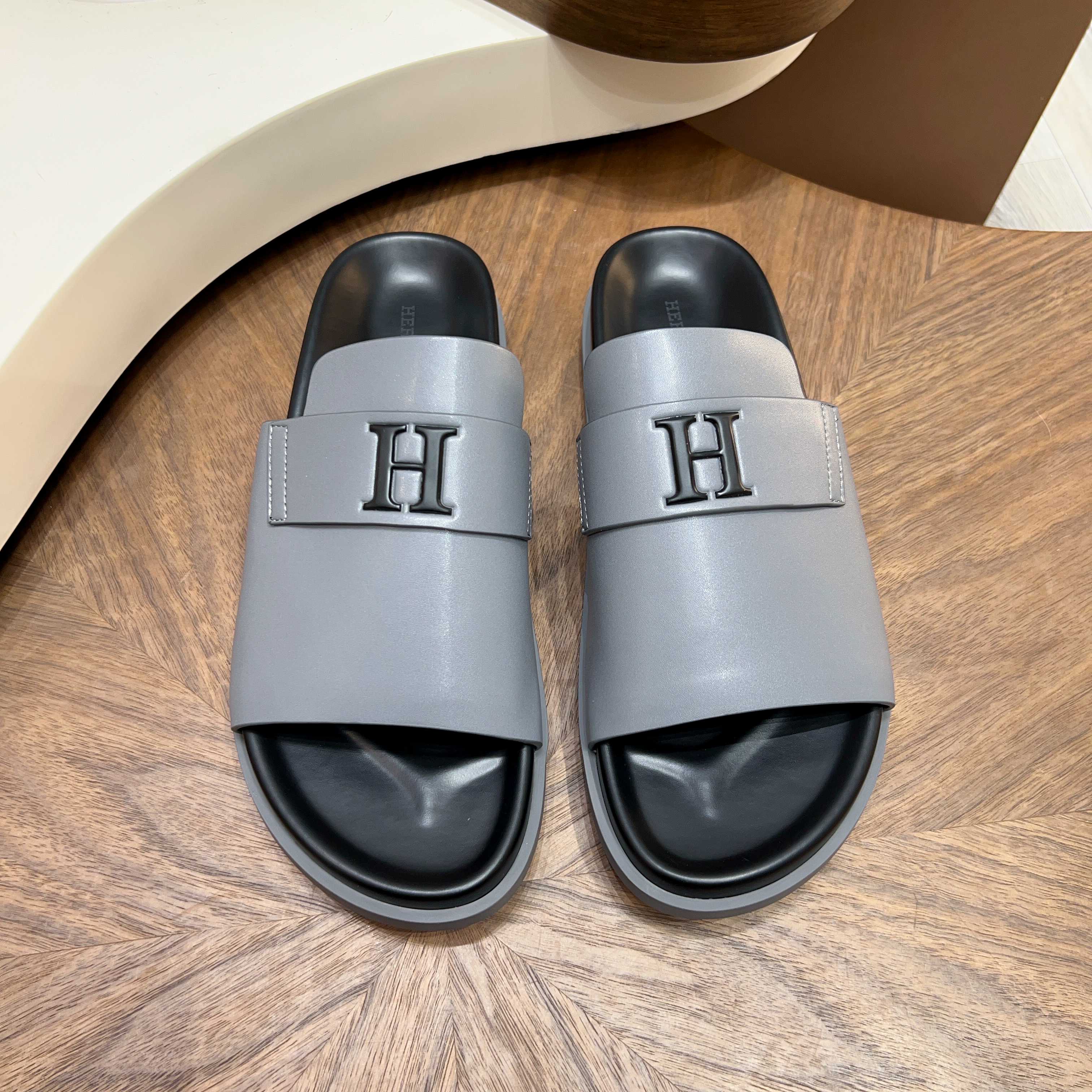 에르메스(Hermes) 메탈 장식 샌들 슬리퍼 신발