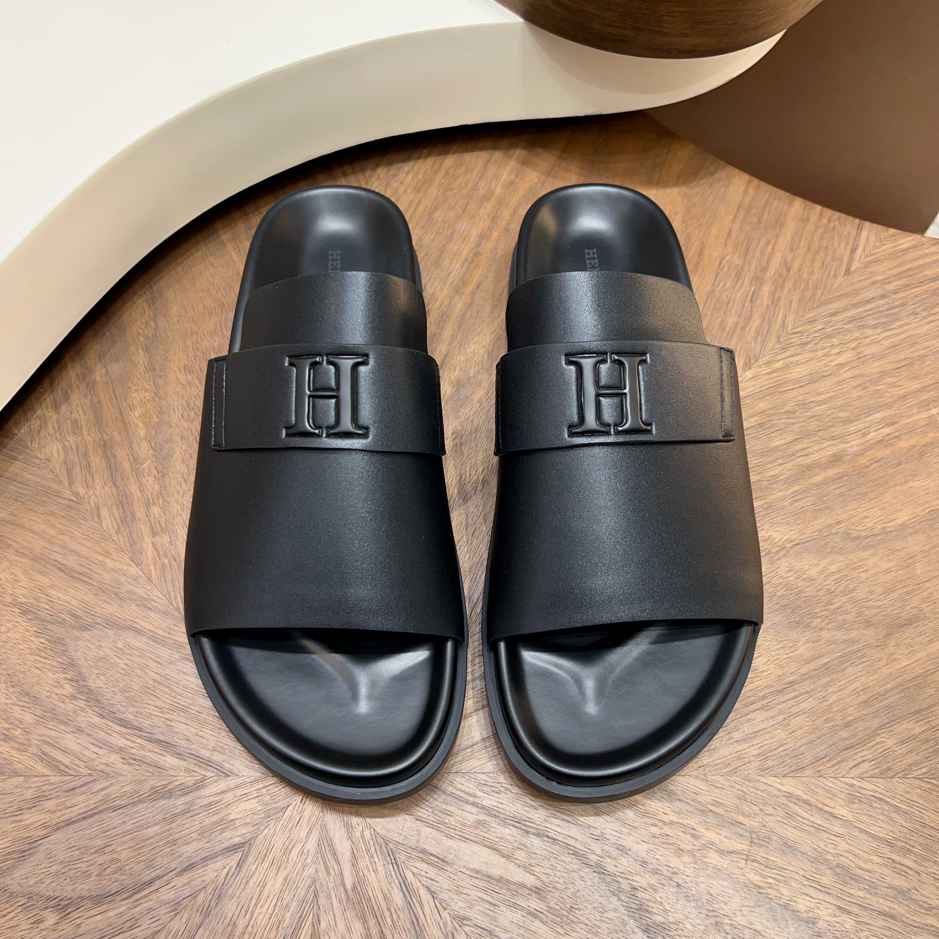 에르메스(Hermes) 메탈 장식 샌들 슬리퍼 신발