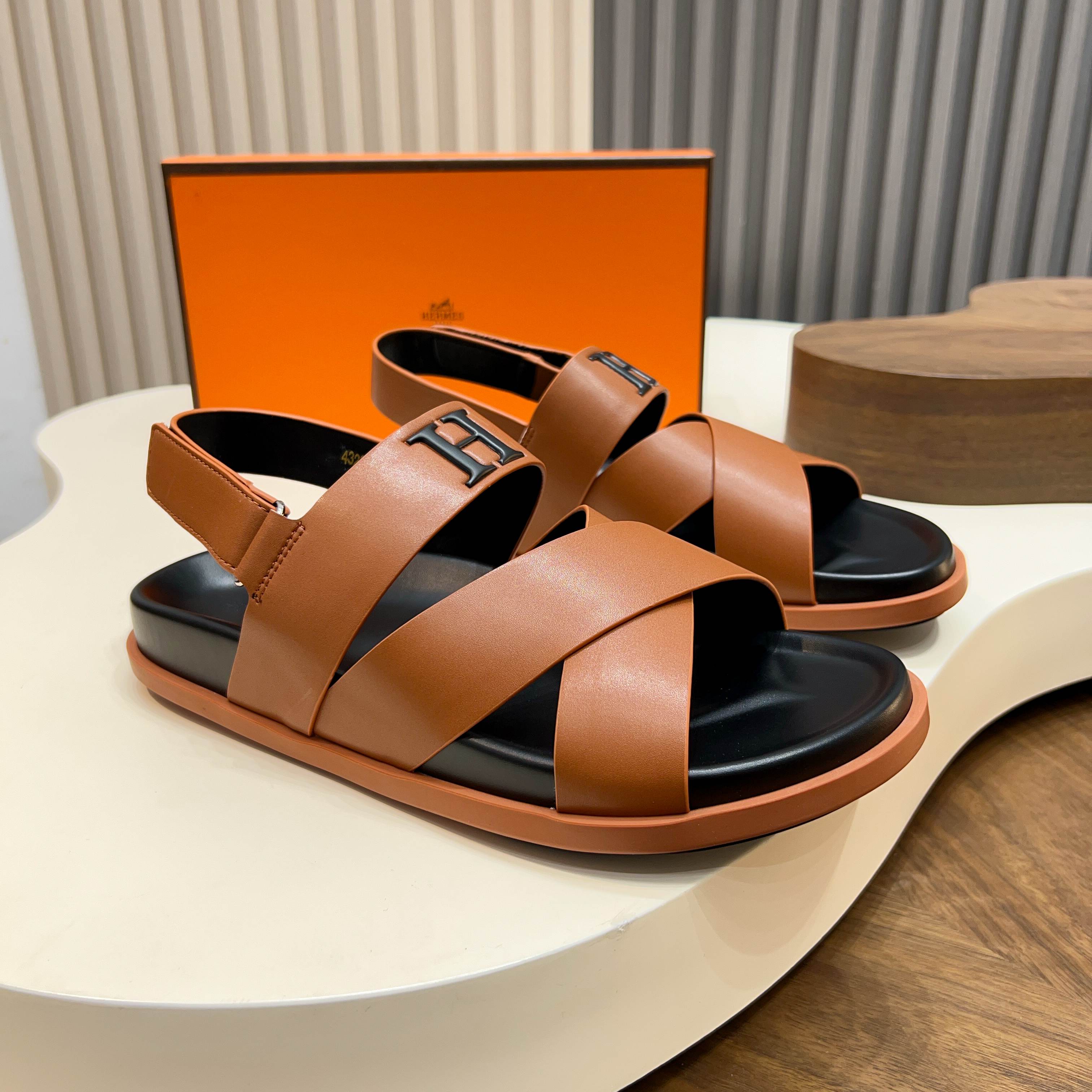 에르메스(Hermes) 메탈 장식 샌들 슬리퍼 신발