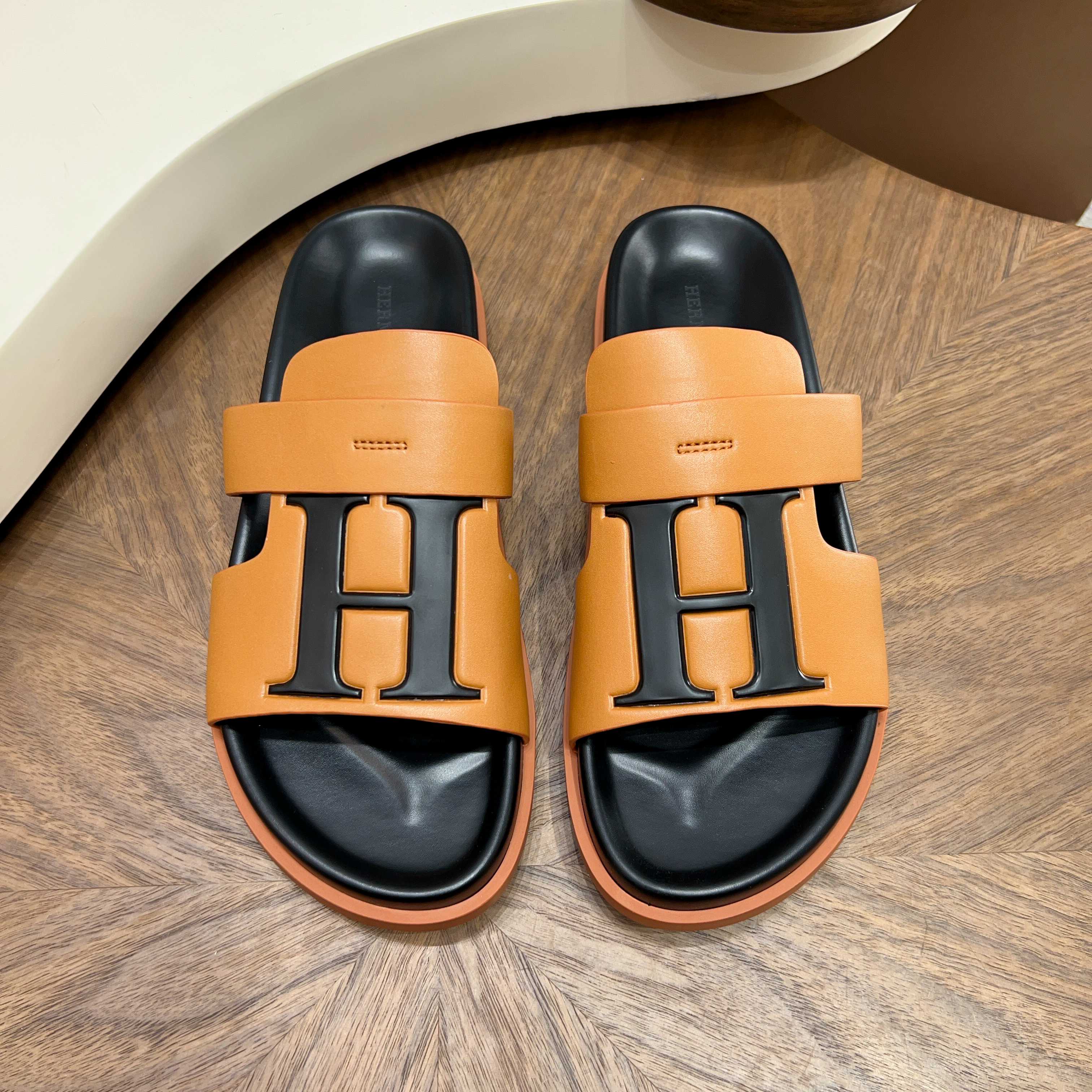 에르메스(Hermes) 메탈 장식 샌들 슬리퍼 신발