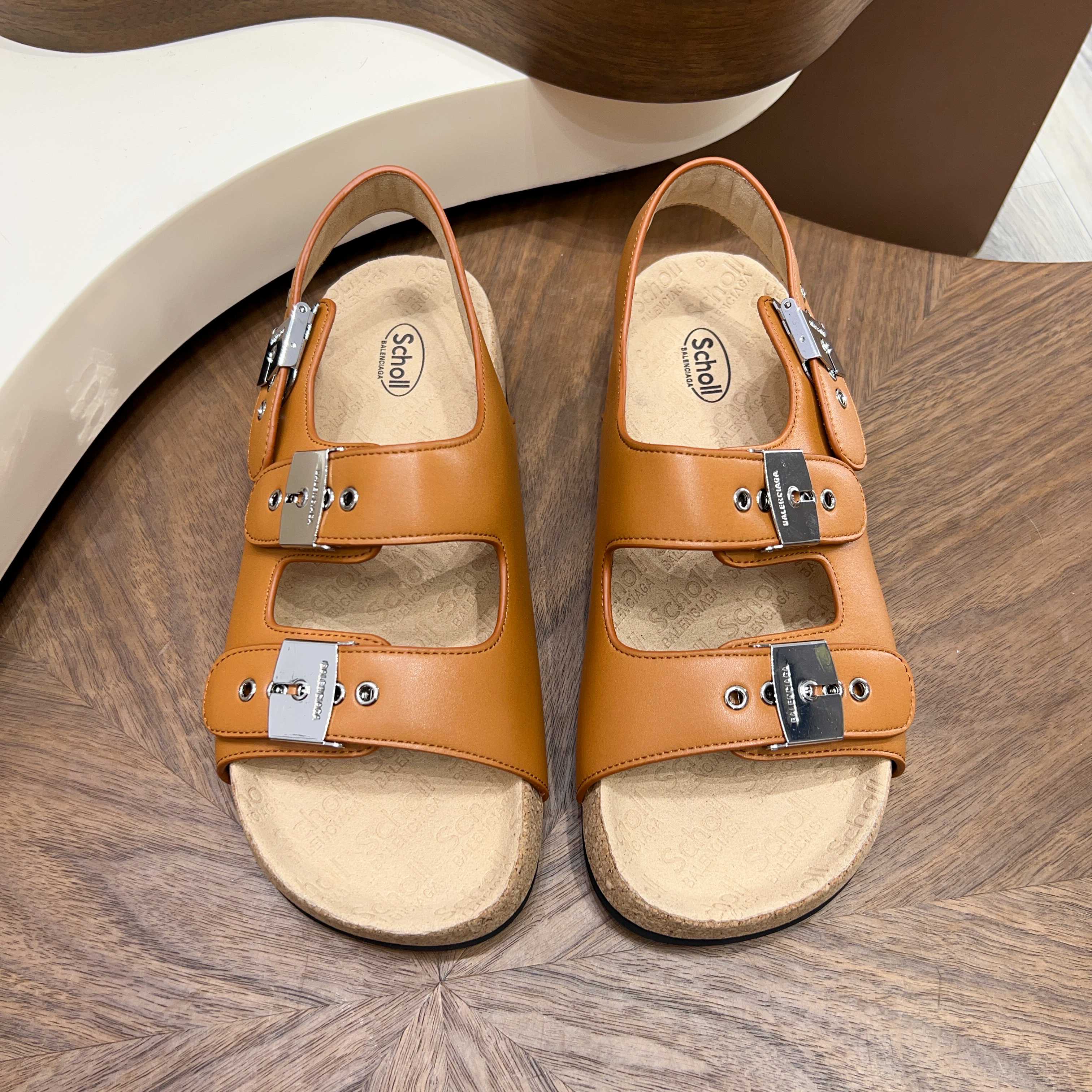 발렌시아가(Balenciaga) 버클 코르크 샌들 슬리퍼 신발