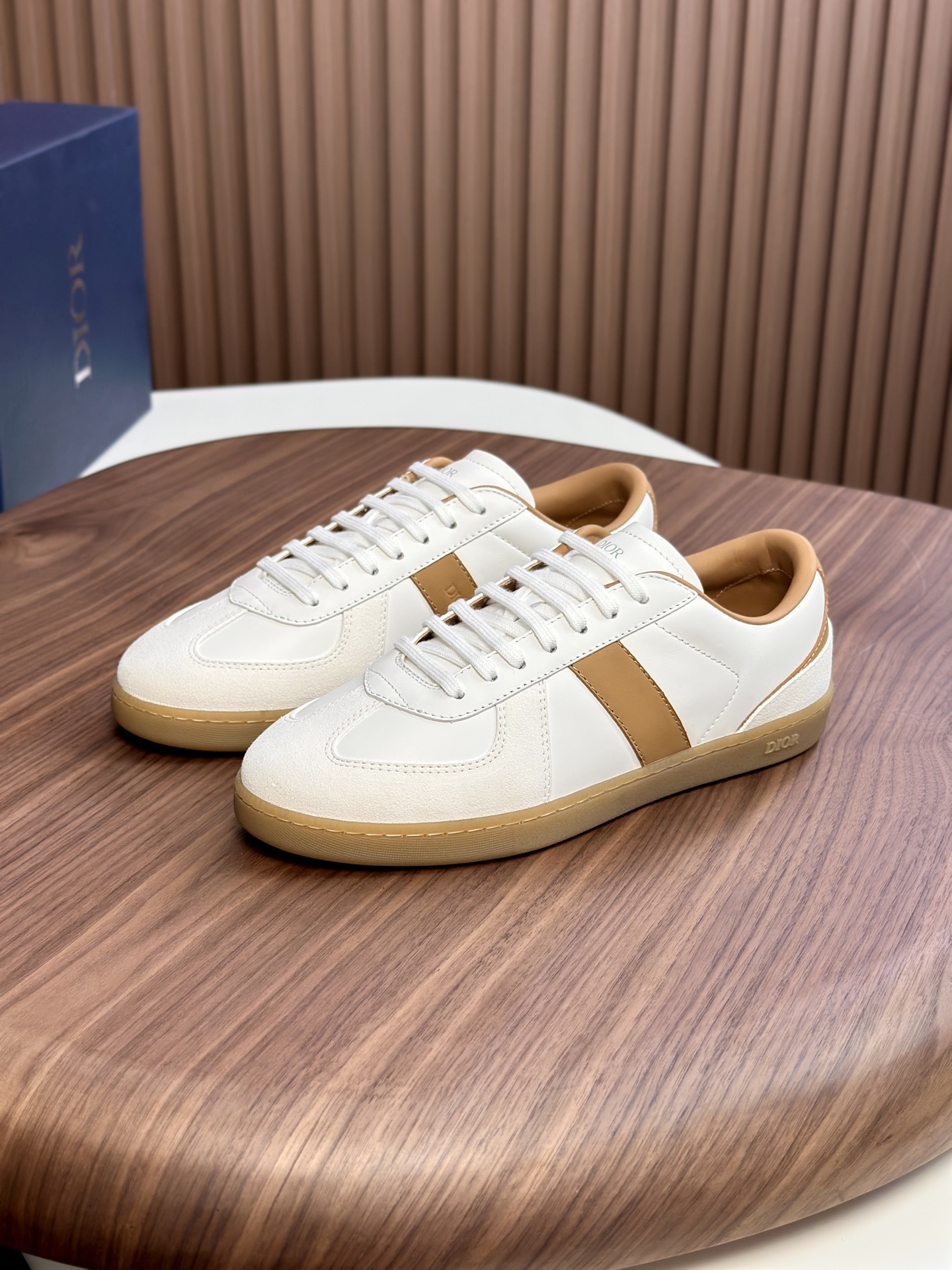 디올(Dior) D-스케치 테크니컬 메쉬 퓨처리즘 스니커즈 신발