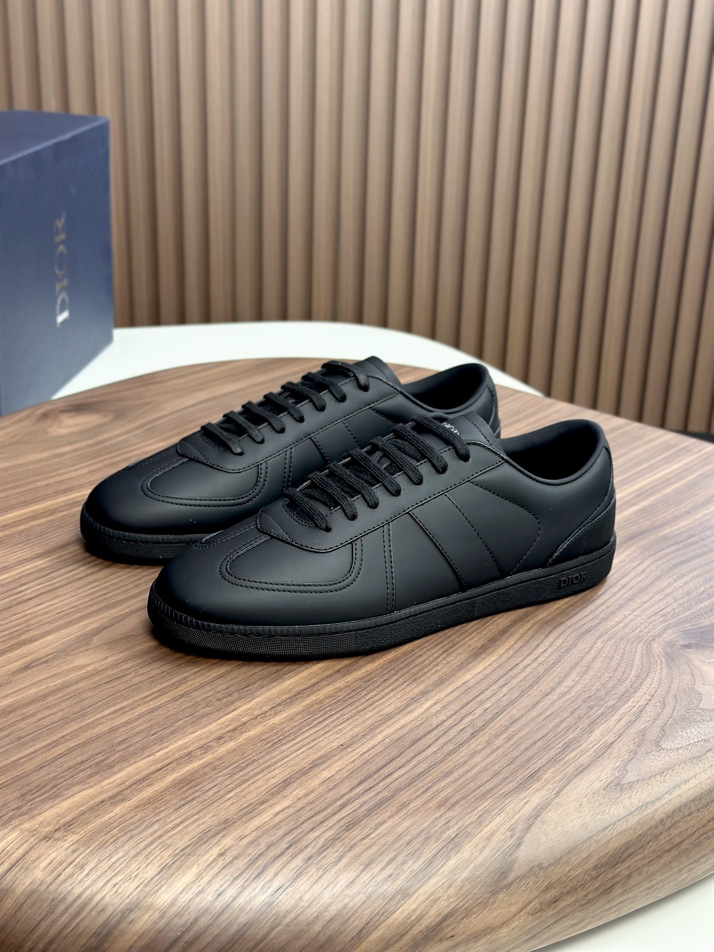 디올(Dior) D-스케치 테크니컬 메쉬 퓨처리즘 스니커즈 신발