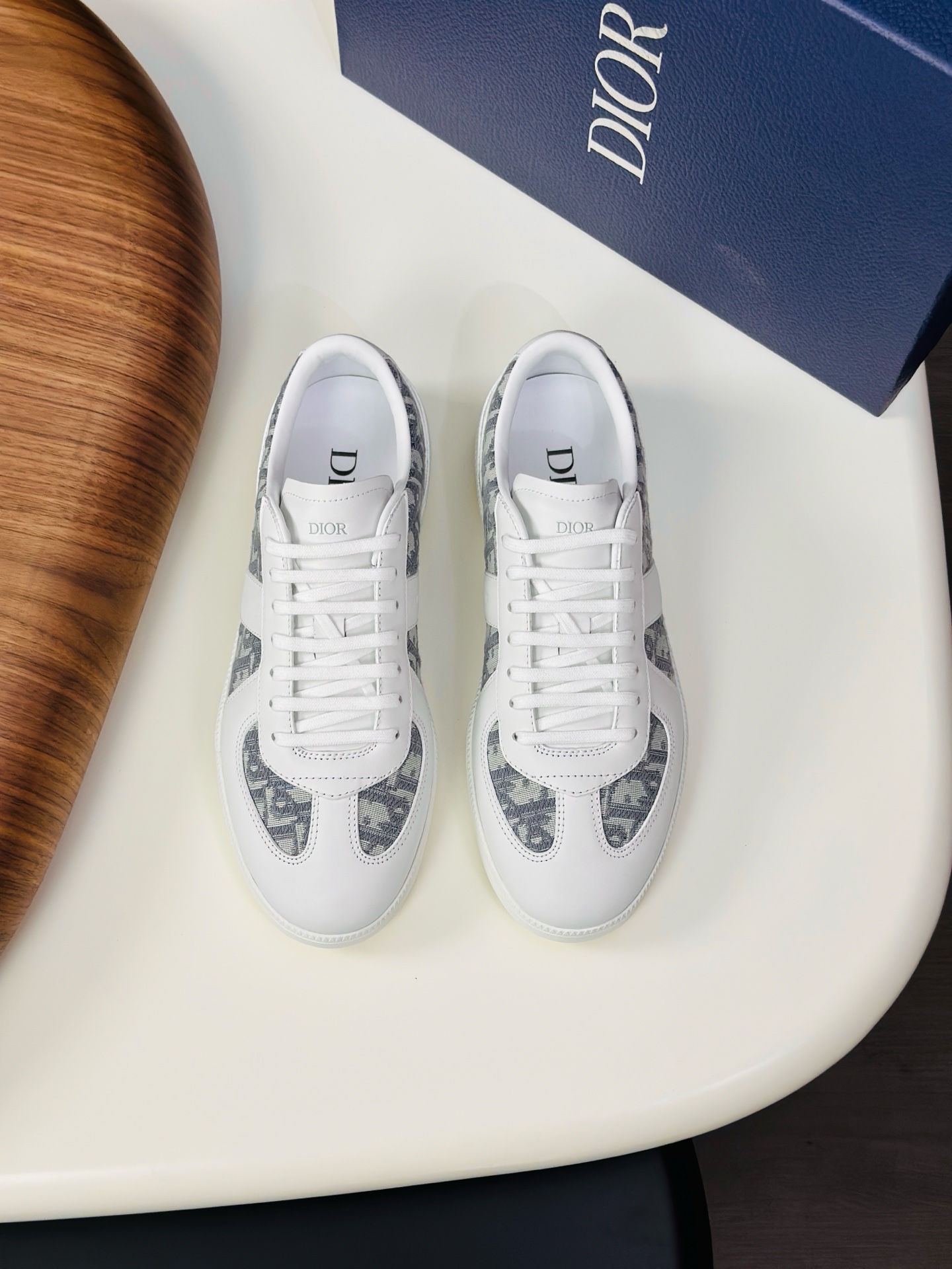 디올(Dior) D-스케치 테크니컬 메쉬 퓨처리즘 스니커즈 신발