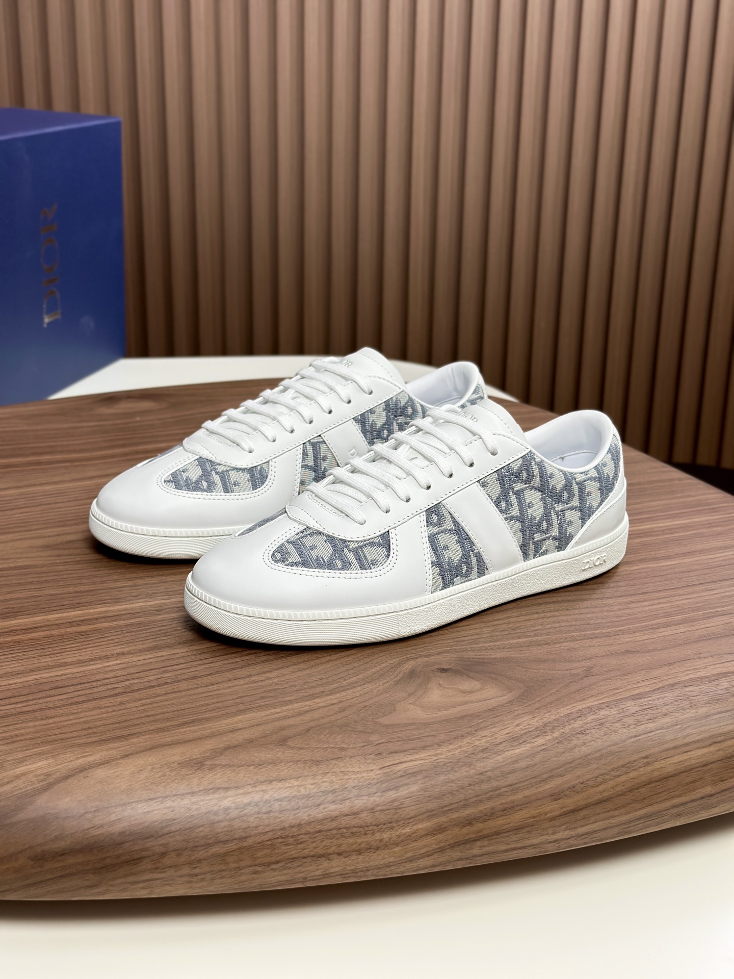 디올(Dior) D-스케치 테크니컬 메쉬 퓨처리즘 스니커즈 신발