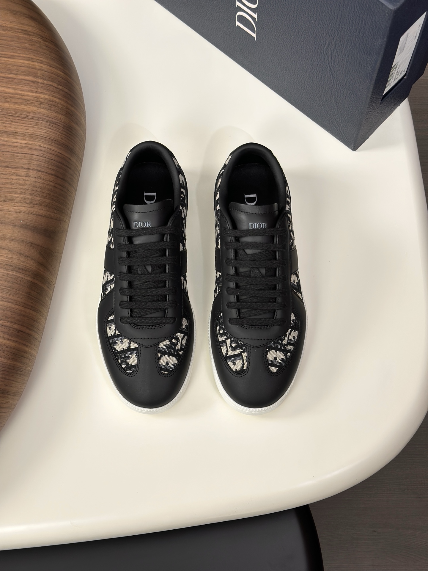 디올(Dior) D-스케치 테크니컬 메쉬 퓨처리즘 스니커즈 신발