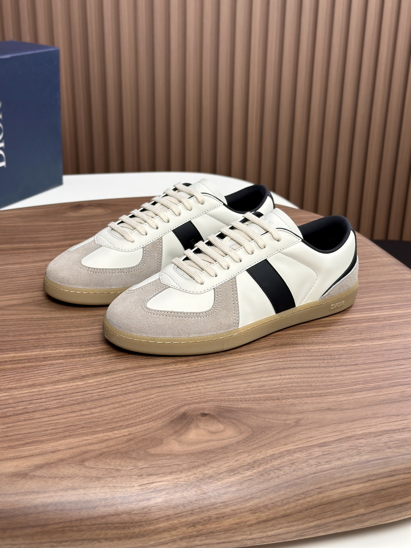 디올(Dior) D-스케치 테크니컬 메쉬 퓨처리즘 스니커즈 신발