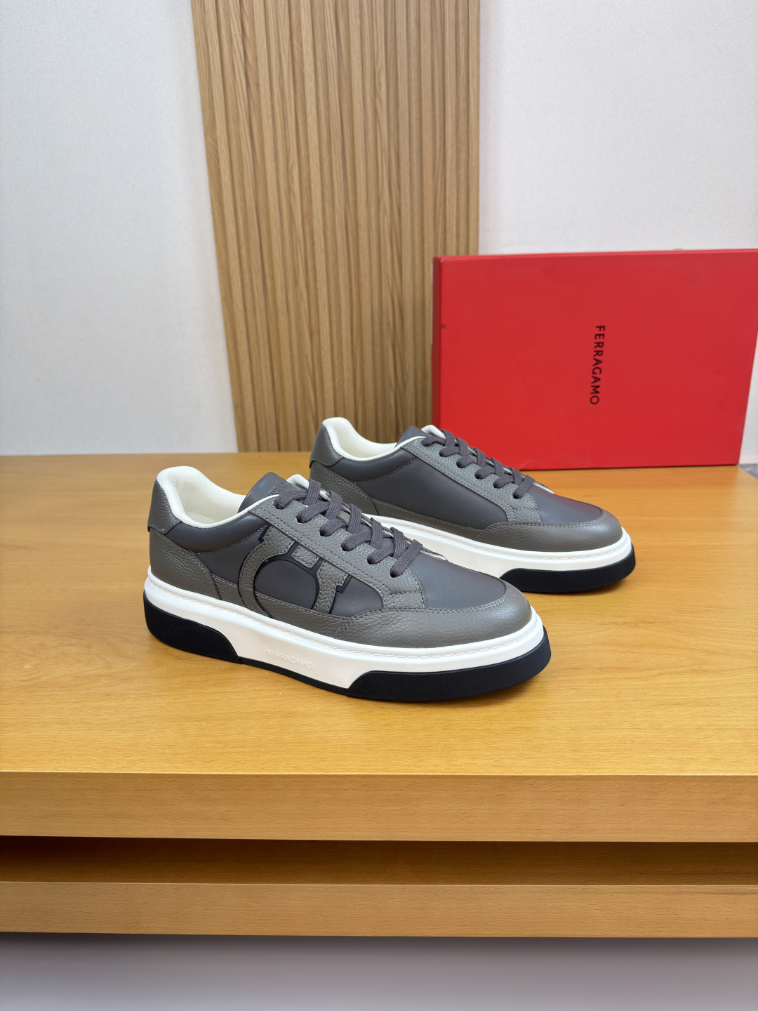 페라가모(Ferragamo) 나파 & 리치 프리미엄 스니커즈 신발