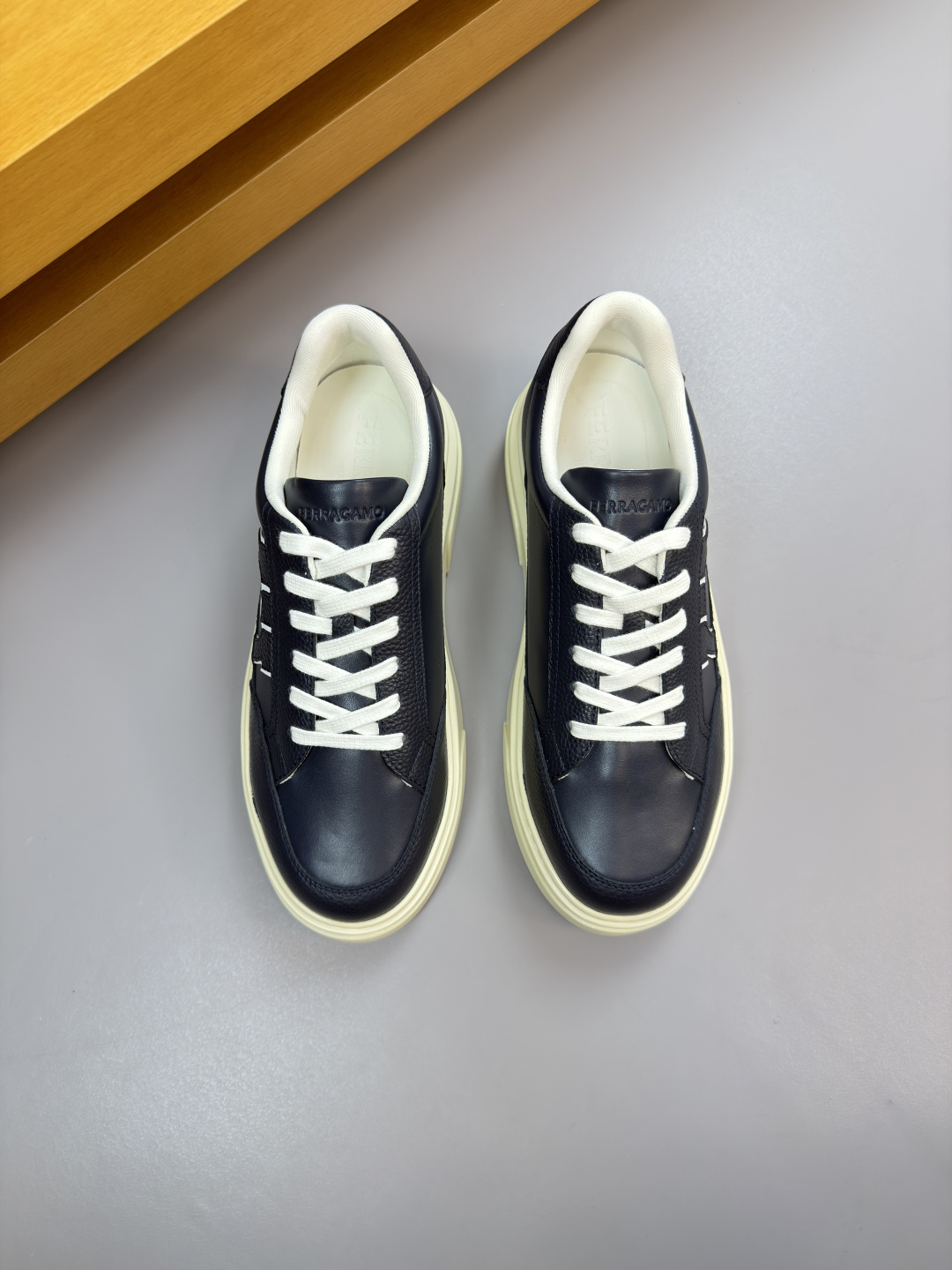 페라가모(Ferragamo) 나파 & 리치 프리미엄 스니커즈 신발