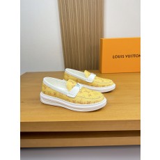 루이비통(LV) 나파 레더 & 모노그램 마크 스티치 스니커즈 신발