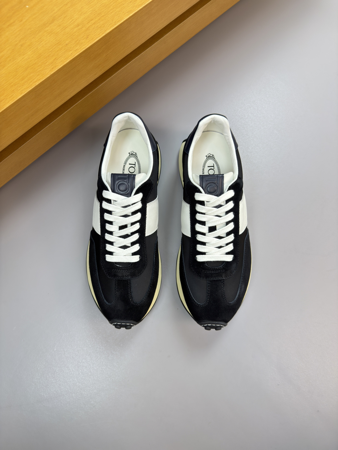 토즈(Tod's) 나파 & 스웨이드 하이테크 스니커즈 신발