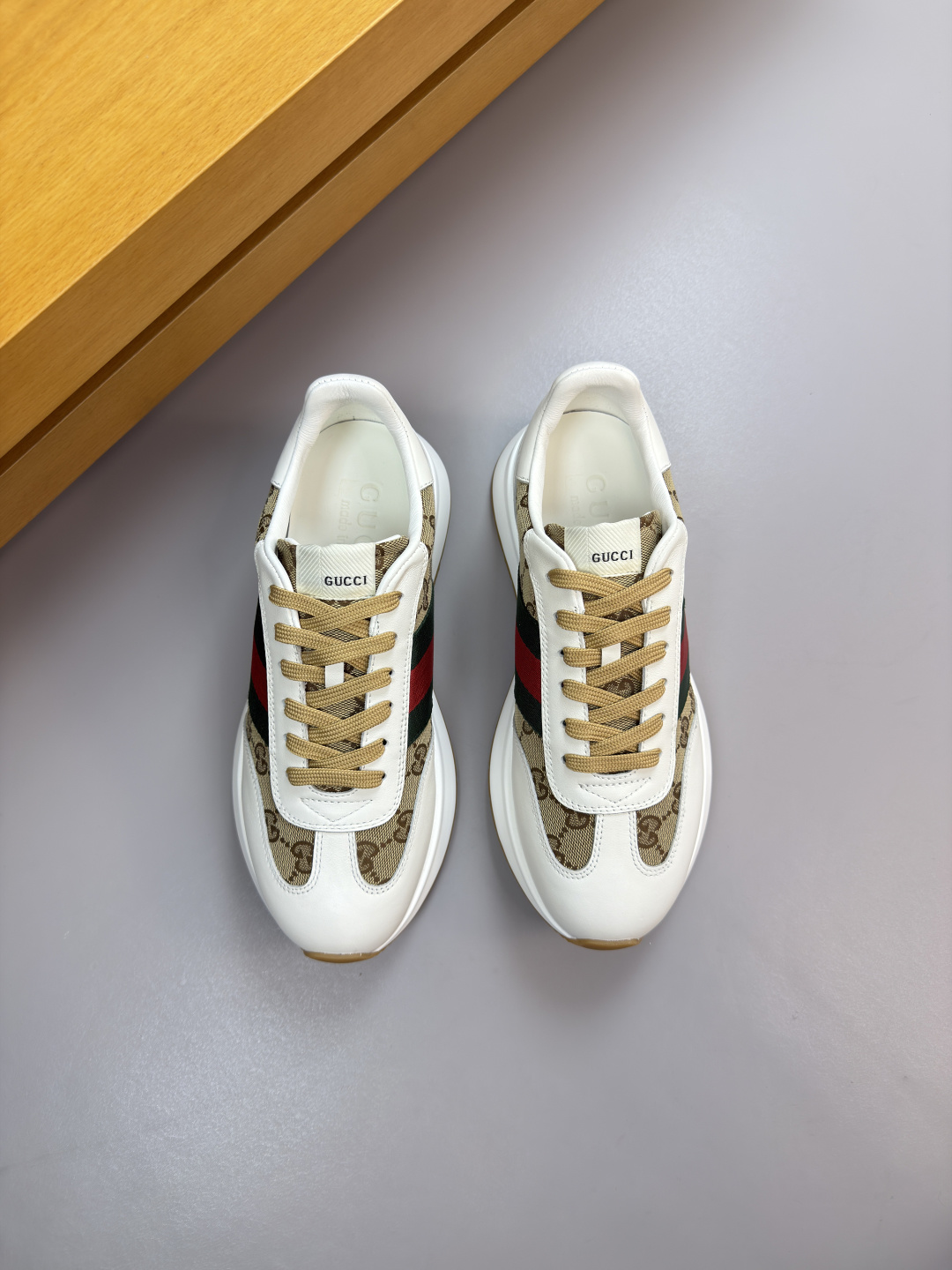 구찌(Gucci) 나파 레더 & 시그니처 웹(Web) 스니커즈 신발