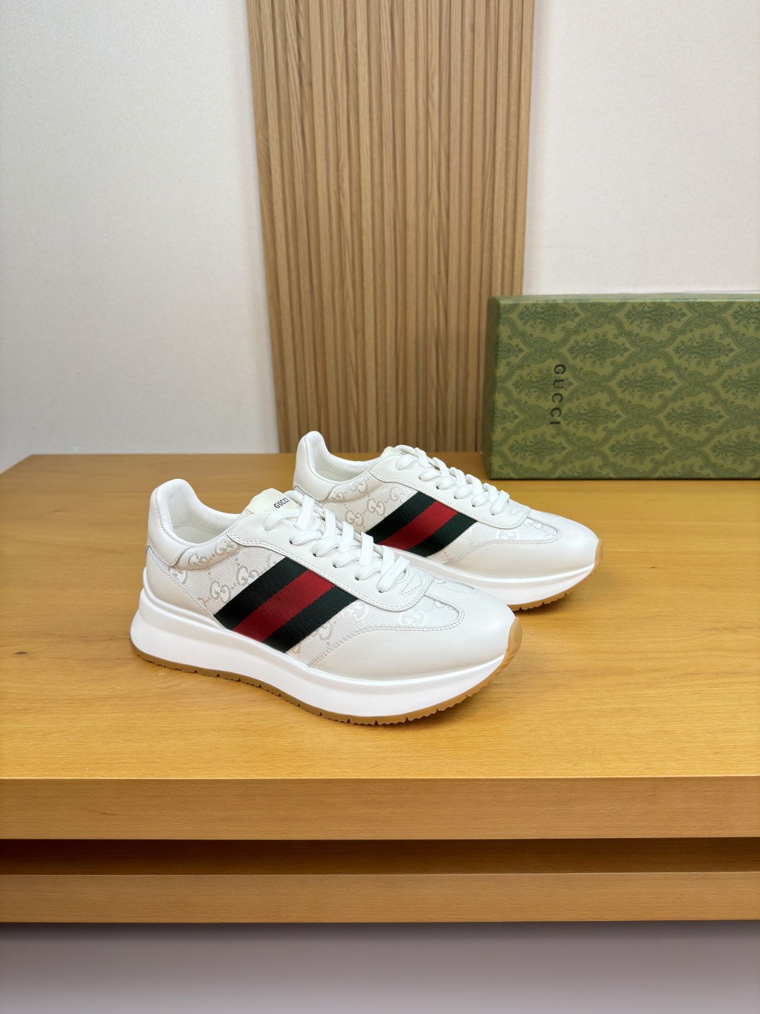 구찌(Gucci) 나파 레더 & 시그니처 웹(Web) 스니커즈 신발