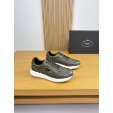 프라다(Prada) 나파 & 리치 레더 메탈 로고 스니커즈 신발