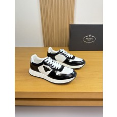 프라다(Prada) 광택 레더 & 캔버스 메탈 로고 스니커즈 신발