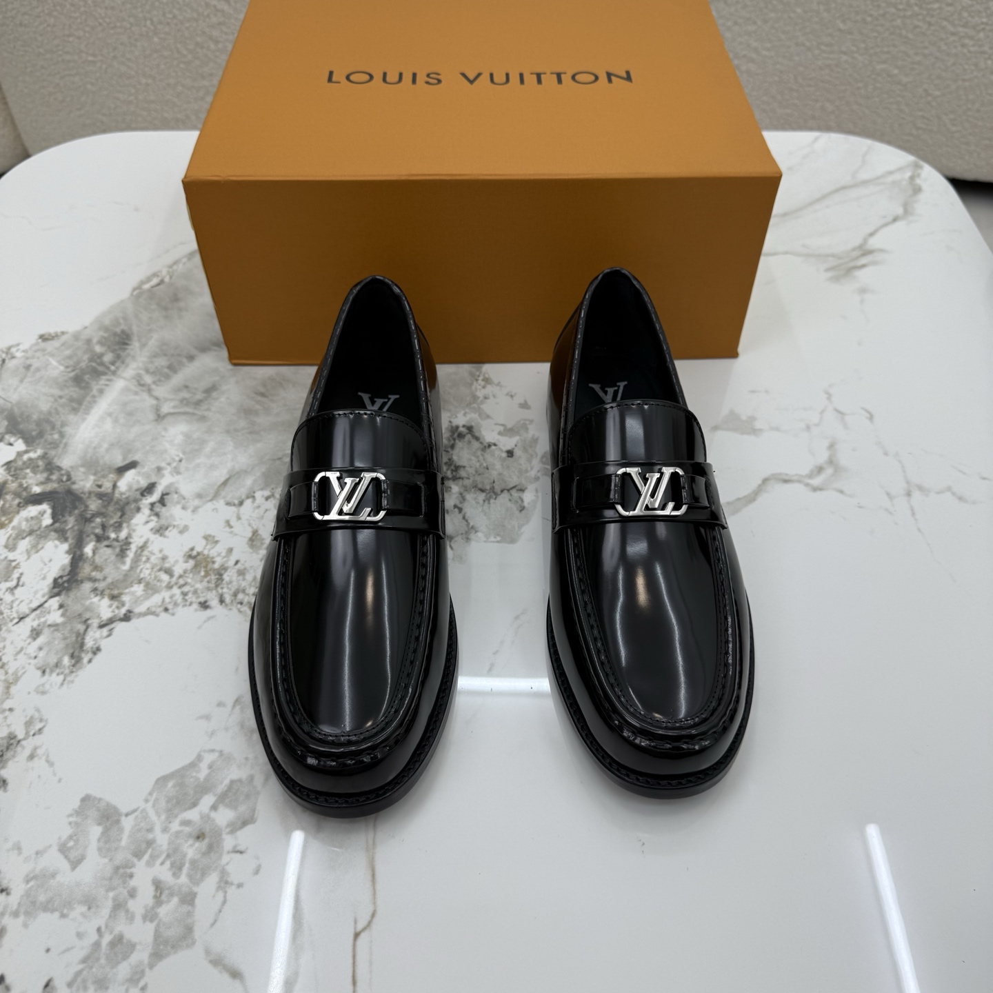 루이비통(LV) 카프스킨 프리미엄 드레스 슈즈 로퍼 구두 신발
