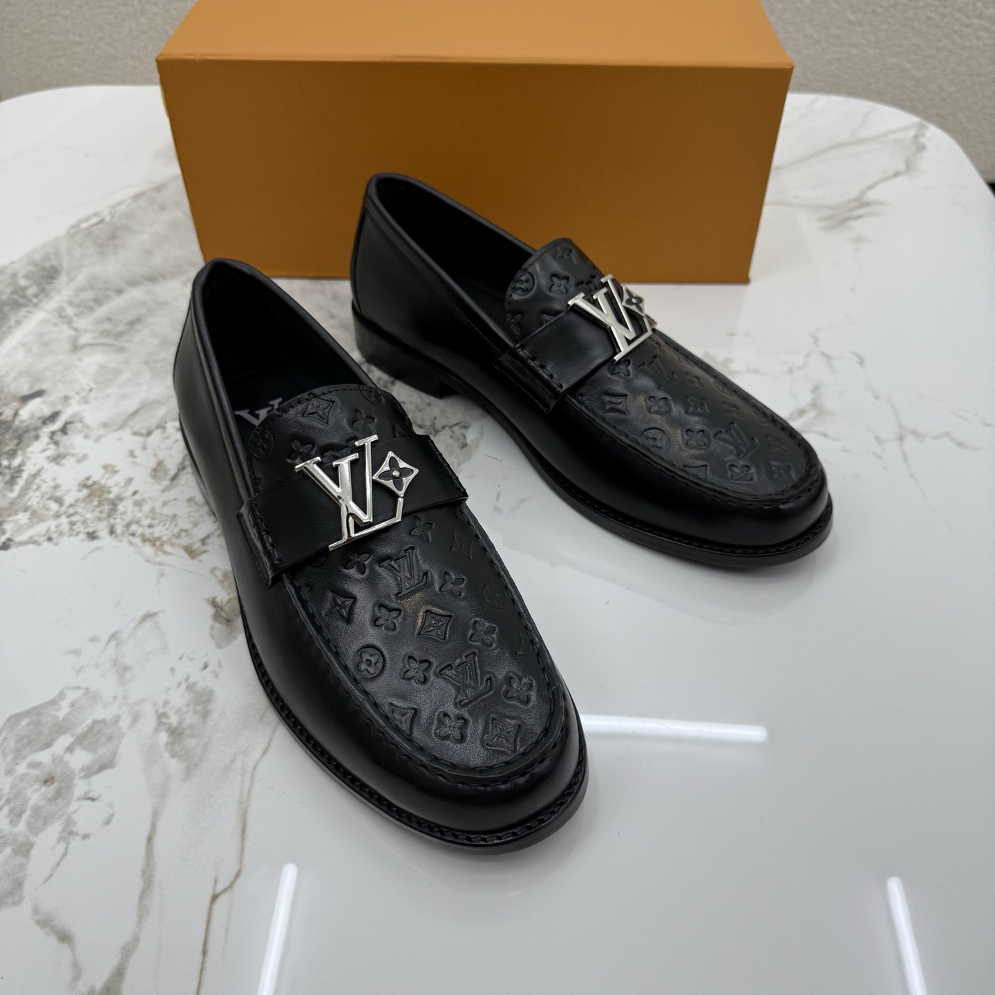 루이비통(LV) 카프스킨 프리미엄 드레스 슈즈 로퍼 구두 신발