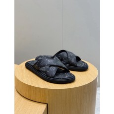 루이비통(LV) 워터프론트(Waterfront) 모노그램 워터프루프 슬리퍼 신발