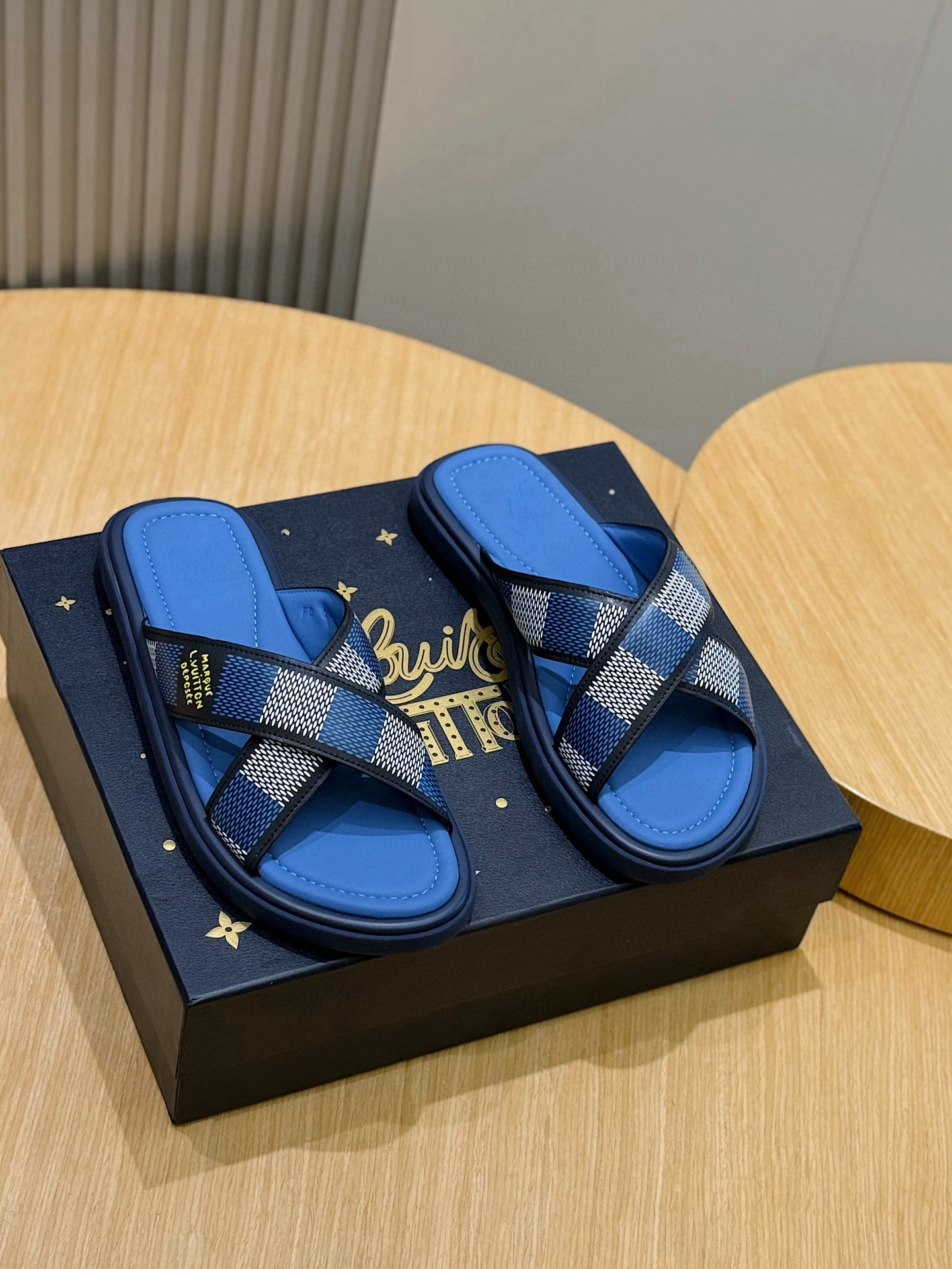 루이비통(LV) 워터프론트(Waterfront) 모노그램 워터프루프 슬리퍼 신발